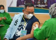 Dodi Reza Tandai Warga Muba yang Sudah Divaksin dengan ID Card