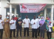Pemdes Karang Rejo bagikan Masker Gratis pada Pengunjung dan Pedagang di Pasar Kalangan