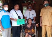 Hindari Kerumunan, Pemdes Mekar Jadi serahkan BLT-DD kepada warga secara “door to door”
