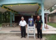 Pemdes Muara Bahar Bagikan Galon Cuci Tangan Dan Sabun Cair Pada Warga