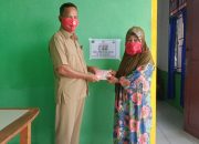 Pemdes Jembatan Gantung Salurkan BLT-DD Periode Mei Kepada Warga Kurang Mampu Terdampak Covid-19