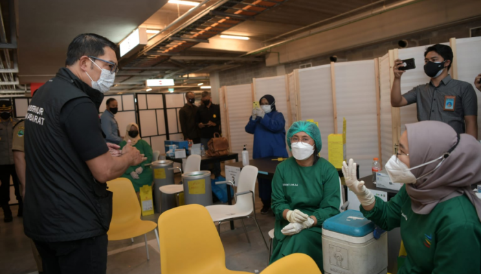 Percepat Vaksinasi COVID-19, Jabar Targetkan Kekebalan Terbentuk Akhir 2021
