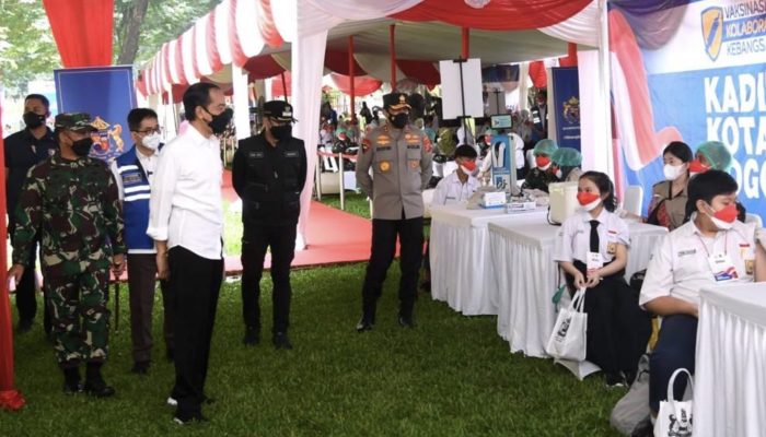 Presiden Tinjau Vaksinasi Kolaborasi Kebangsaan Bagi Para Pelajar