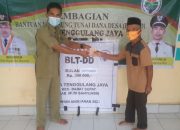 Pemdes Tenggulang Jaya Serahkan BLT-DD Periode Bulan September 2021