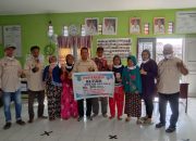 Pemdes Teluk Kijing 1 Serahkan BLT-DD Periode Bulan Oktober 2021