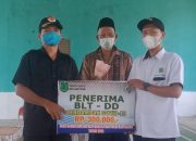 Pemdes Sungai Batang Serahkan BLT-DD Periode Bulan Oktober 2021