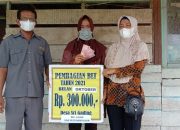 Pemdes Sri Gading Serahkan BLT-DD Periode Bulan Oktober 2021