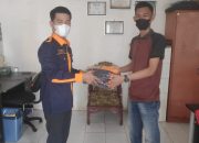 Pemdes Pagar Kaya Serahkan seragam Karang Taruna Melalui ADDK