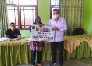 Pemdes Pandan Sari Serahkan BLT-DD Periode Bulan Oktober 2021