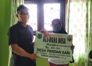 Pemdes Pandan Sari Serahkan BLT-DD Periode Bulan November 2021
