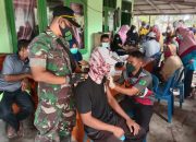 Animo Masyarakat Desa Mekar Sari Dan Desa Sri Karang Rejo Ikuti Vaksinasi Didampingi Babinsa 
