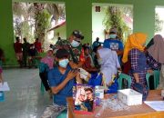 Masyarakat Desa Mandala Sari Berduyun-duyun Ikuti Vaksin Di Dampingi Babinsa 
