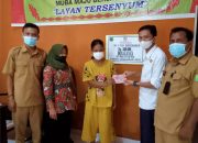 Pemdes Layan Salurkan BLT-DD Periode Desember 2021