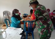 Koramil 0401-04 Berikan Pedampingan Pelaksanaan Vaksin Di Desa Sari Agung