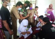 Koramil 0401-04 Berikan Pendampingan Pelaksanaan Vaksin di Desa Karang Sari