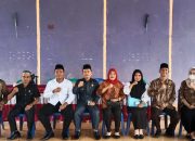 Disaksikan Sekcam Lais, Kades Lais Utara Melantik Sekdes dan Kasi Kesos Desa Lais Utara