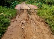 Jalan Kabupaten dari Desa Air Putih Ilir Menuju Desa Bumi Ayu Rusak Parah