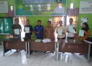 Warga Desa Teluk Kijing 1 Terima Sertifikat Tanah Atas Kepemilikannya