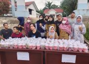 Pemdes Tampang Baru Bersama Karang Taruna Bagi-bagi Takjil Gratis