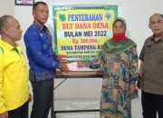 Pemdes Tampang Baru Salurkan BLT-DD Tahap II Periode April-Juni 2022 Bagu Warga Kurang Mampu