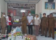 Pemdes Lumpatan II Bagikan Bibit Sayuran Kepada Kelompok Petani Sayuran