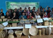 Pemdes Mekar Jadi Ikut Sertakan Warganya Dalam Kelompok Usaha Industri Kerajinan Bambu