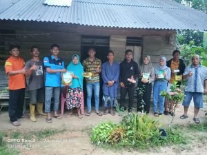 Masyarakat Mangsang Terima Sumbangan Dari Karang Taruna Bima