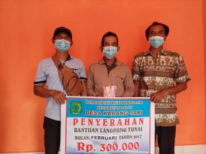 Pemdes Karang Sari Salurkan BLT-DD Tahap I Tiga Bulan Sekaligus