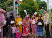 Pemdes Desa Supat Timur Dan Babinkamtibmas Adakan Pembagian Sembako Kepada Warga Desa