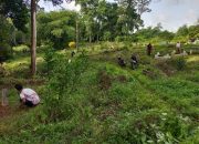 Pemdes Layan Adakan Kegiatan Kerja Bakti Bersihkan Ligkungan Desa