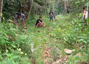 Pemdes Desa Talang Simpang Giat Gotong Royong Bersihkan Area TPU Desa