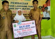 Masyarakat Kurang Mampu Desa Kramat Jaya Terima Bantuan BLT-DD Tahap 1 Tahun 2023