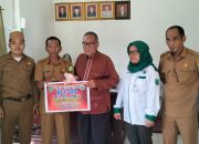 Sebanyak 43 KPM Penerima BLT-DD Tahap II Disalurkan Kades Petaling Pada Keluarga Kurang Mampu