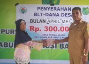 Kades Purwa Agung Salurkan BLT-DD Tahap II Bulan April-Juni 2023 Sebanyak 23 KPM Pada Keluarga Kurang Mampu