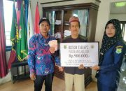 Kades Sumber Jaya Salurkan BLT-DD Tahap II Bulan April-Juni 2023 Sebanyak 23 KPM Pada Keluarga Kurang Mampu