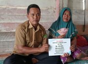 Pemdes Karang Makmur Salurkan BLT-DD Tahap II Bulan April-Juni 2023 Sebanyak 24 KPM Pada Keluarga Kurang Mampu