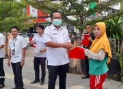 Dinas Kesehatan Kab.Muba Bagi-bagi Bendera Pada Pengendara Dan Pejalan Kaki