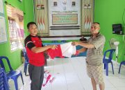Memperingati HUT RI ke 78 Pemdes Layan Bagi-Bagi Bendera Pada Masyarakat Untuk Dipasang Dan Dikibarkan
