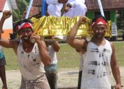 Kades Diusung Diatas Tandu Memeriahkan HUT RI Ke 78 Tahun Pemdes Mulya Jaya Adakan Kegiatan Karnaval 