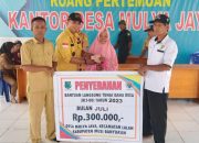 Pemdes Mulya Jaya Salurkan BLT-DD Tahap III Bulan Juli dan Agustus 2023 Sebanyak 33 KPM Pada Keluarga Kurang Mampu