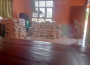 Kades Rako Salurkan Bantuan Program CPP Sebanyak 293 KPM Pada Warga Terdampak