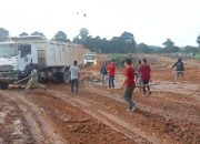 Bentrok Antar Warga Desa Peldas Dengan Warga TAB Di Lokasi Tambang Batubara