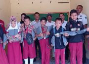 Kembali, Murid SD Negeri Karang Agung Proses Belajar Menggunakan Internet Kantor Desa