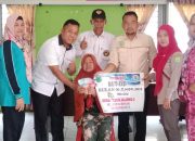 Pemdes Teluk Kijing 1 Salurkan BLT-DD Tahap IV Bulan Oktober-Desember 2023 Sebanyak 42 KPM Pada Keluarga Kurang Mampu