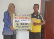 Kades Sri Karang Rejo Salurkan BLT-DD Periode IV Bulan Oktober-Desember 2023 Sebanyak 26 KPM Pada Keluarga Kurang Mampu