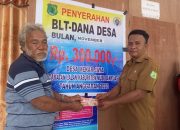 Pemdes Mekar Jaya Salurkan BLT-DD Periode IV Bulan Oktober-Desember 2023 Sebanyak 25 KPM Pada Keluarga Kurang Mampu