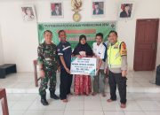 Kades Dan Pemdes Sumber Rejeki Berjibaku Salurkan BLT-DD Periode IV  Bulan Oktober-Desember 2023 Sebanyak 26 KPM Pada Keluarga Kurang Mampu