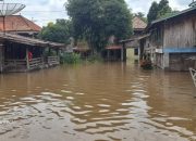 Sungai Musi Meluap Mulai Genangi Jalan-jalan Dan Rumah Di Dalam kota Sekayu