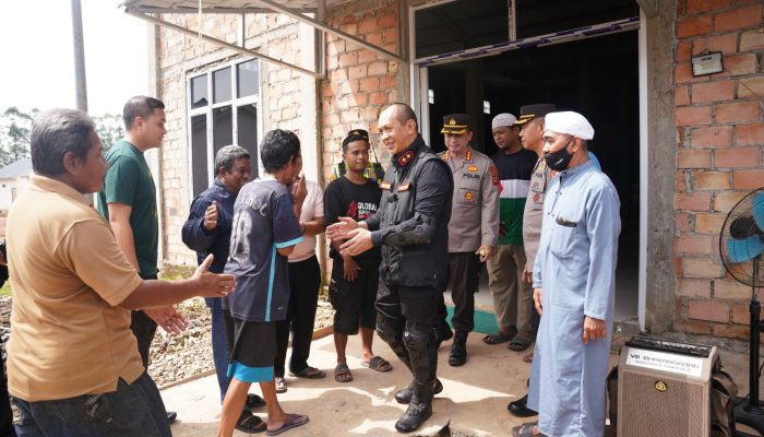 Kapolda Sumsel pantau pembuatan sumur bor bantuan polri