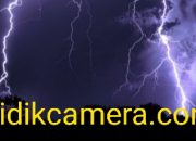 Hujan Gerimis,Warga sangga desa disambar petir